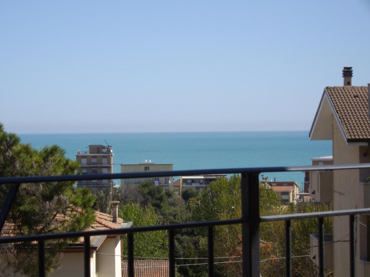 Voglia Di Mare... Holidays On The Beach Appartement Porto SantʼElpidio Buitenkant foto